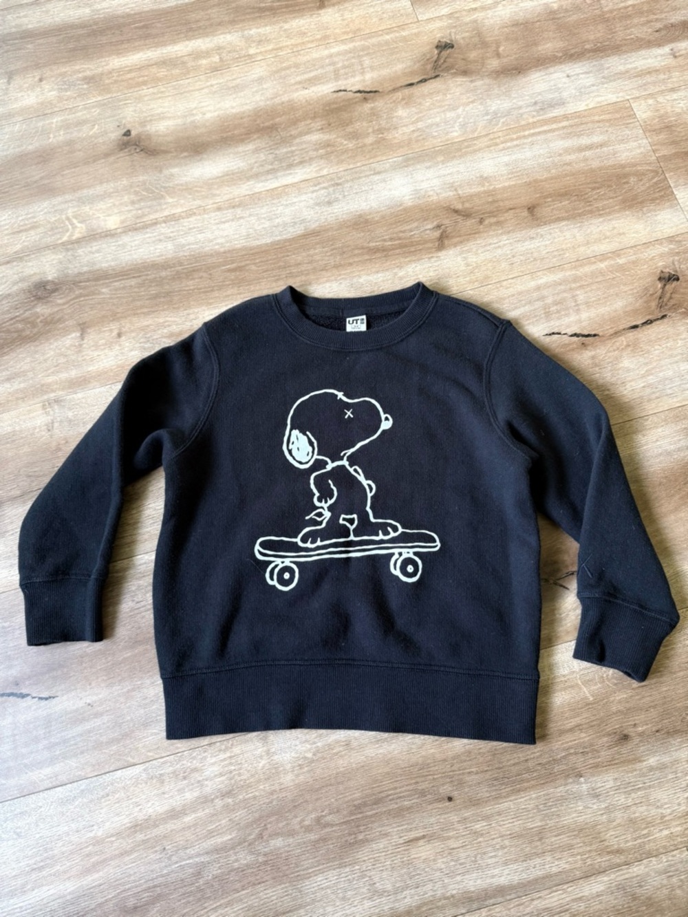 Kaws x Peanuts Skateboard Snoopy Uniqlo kids toddler crewneck sweatshirt 3-4T